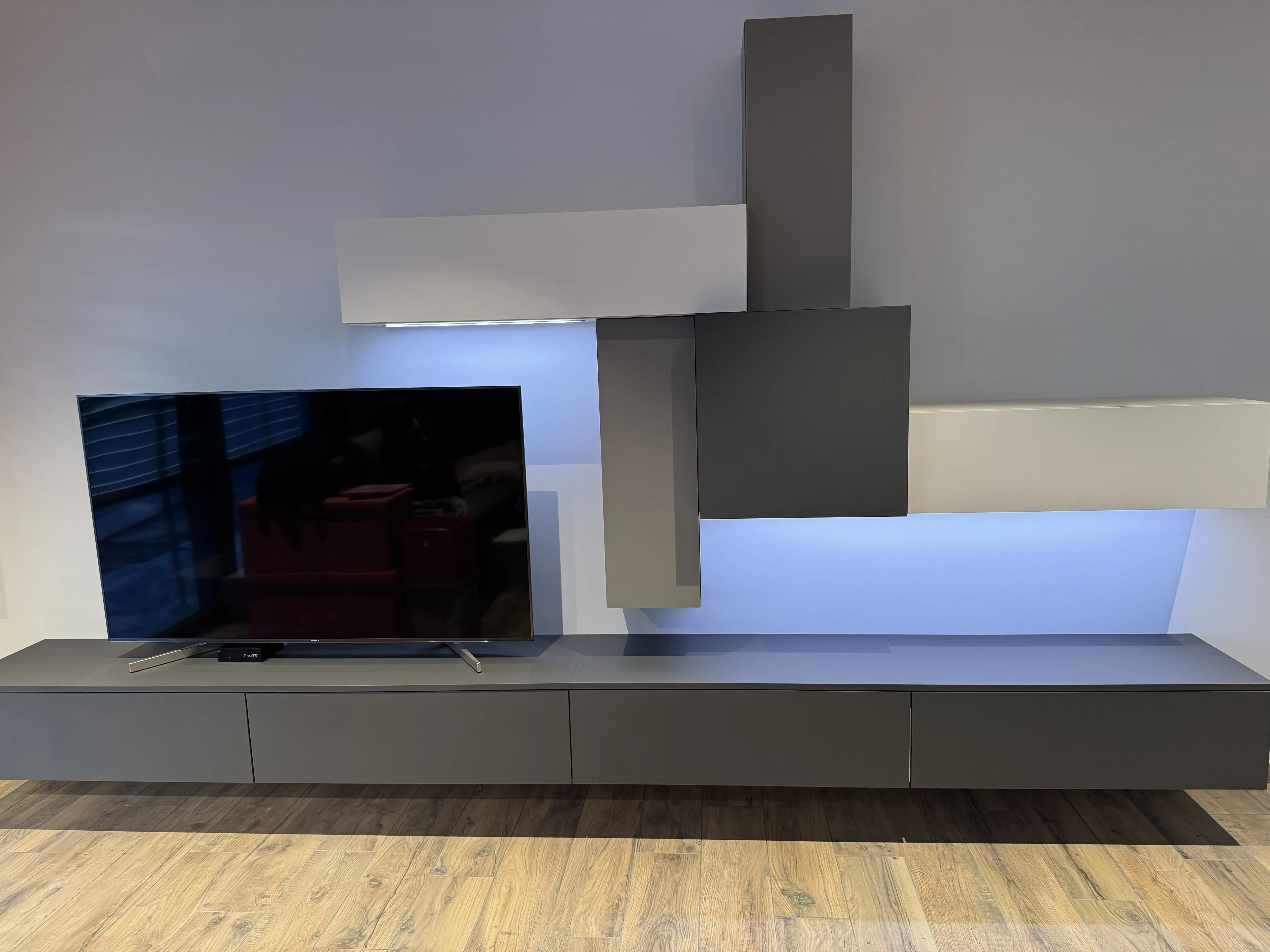 TV-Wand, Fernsehbank